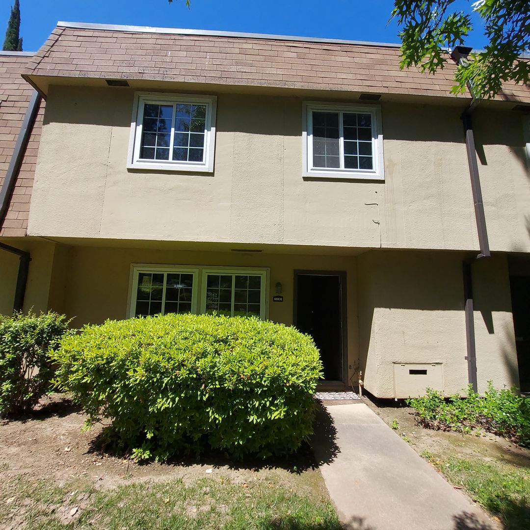Sacramento House: 8883 Salmon Falls Dr., Unit E