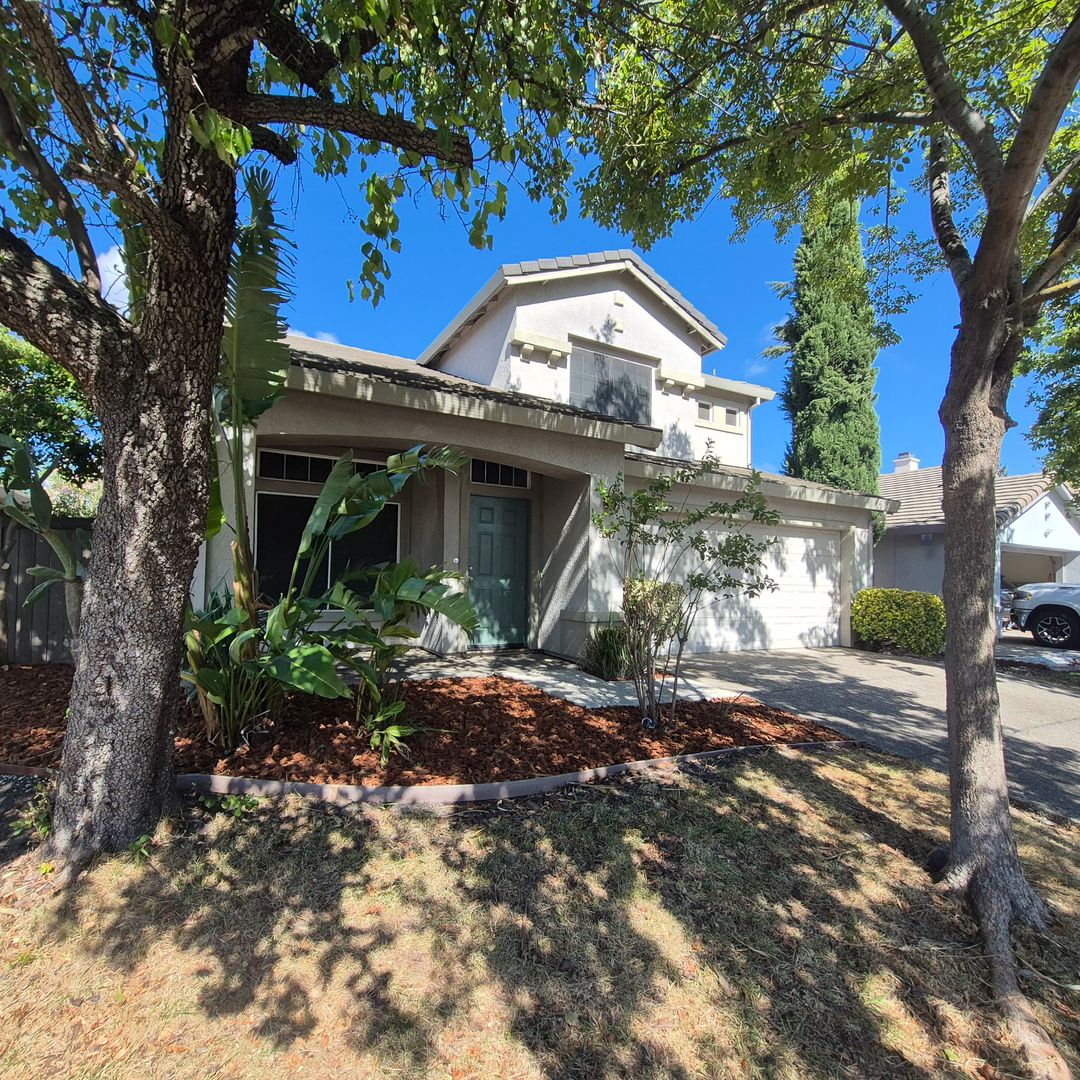 Sacramento House: 5317 Buckwood Way