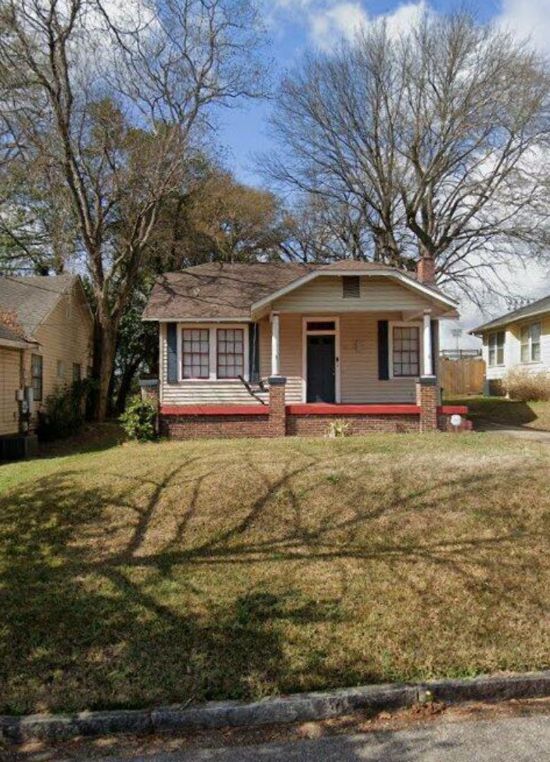 Montgomery House: 47 Vonora Ave