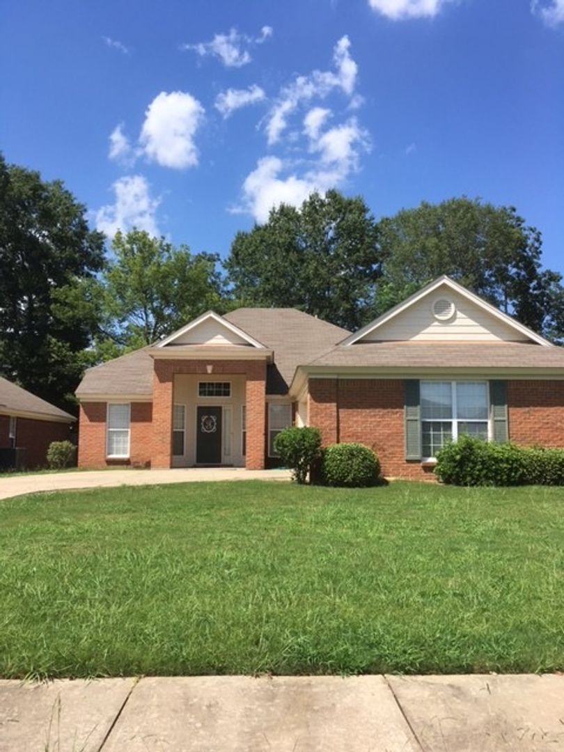 Montgomery House: 624 Ryefield Dr