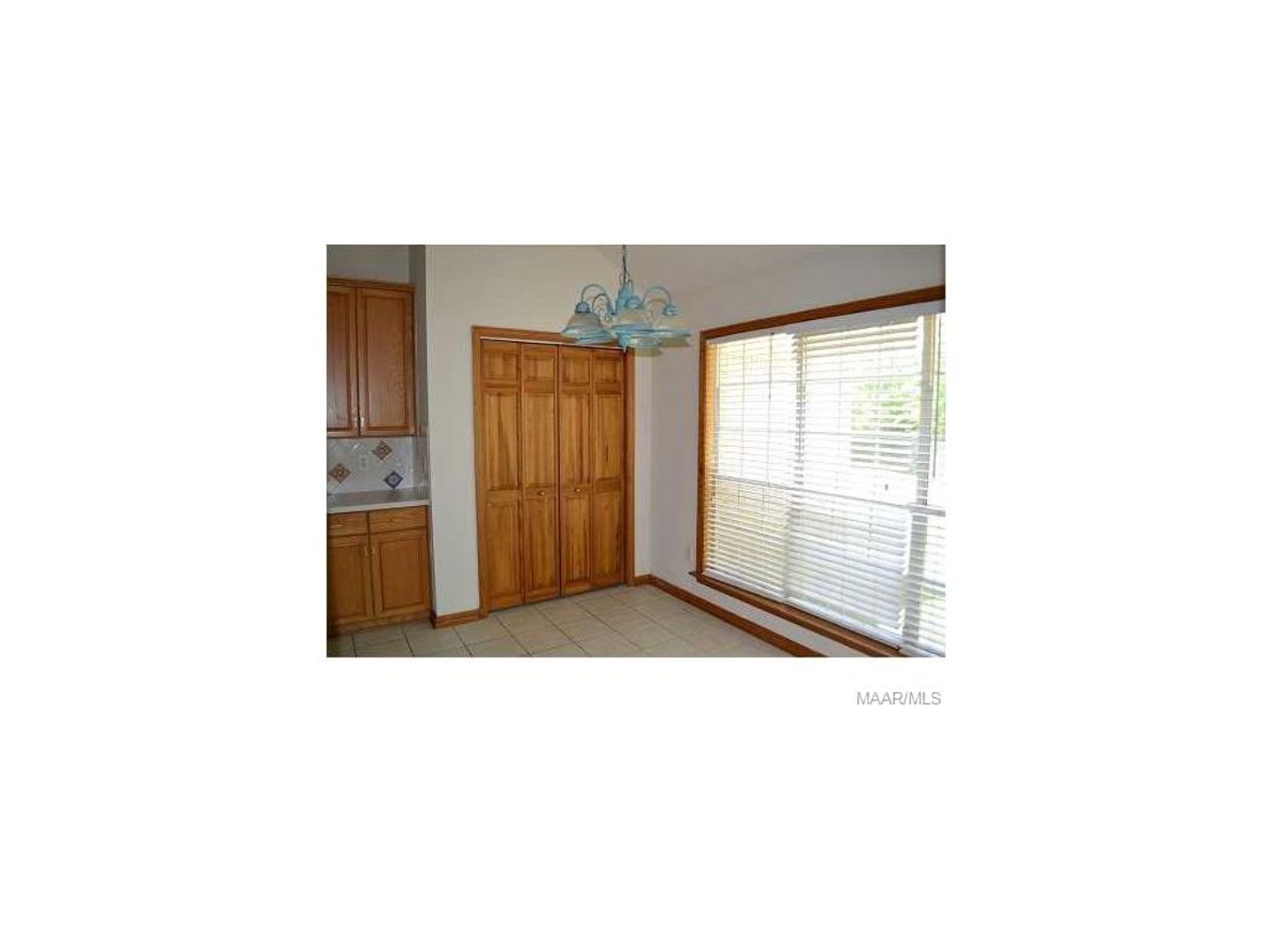 Montgomery House: 806 Autumn Ridge Rd