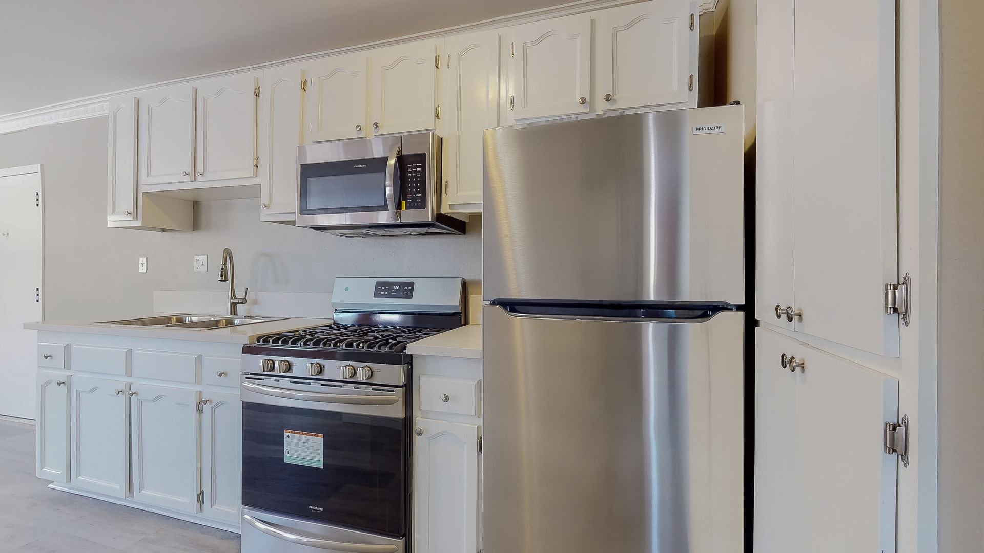 Los Angeles Apartment: 1818 N Kingsley Drive