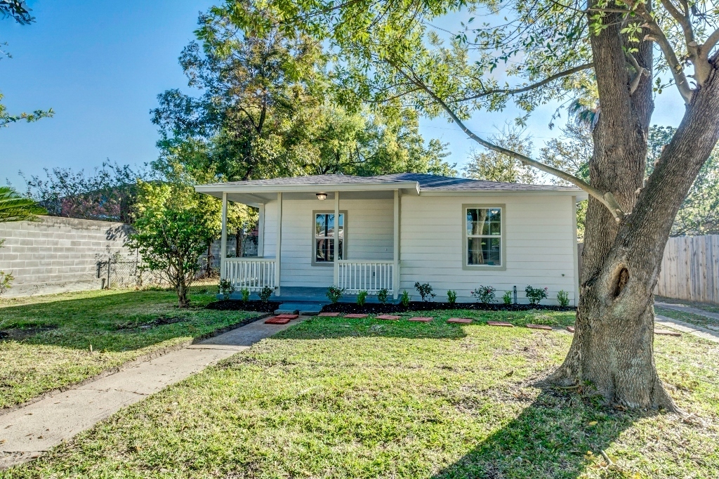 Texas City House: 1001 9th Ave N
