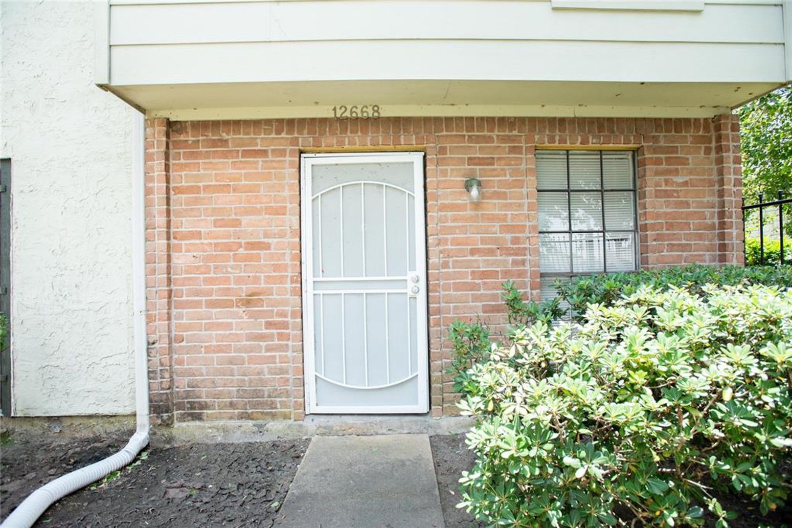 Houston House: 12668 Windsor Village Dr