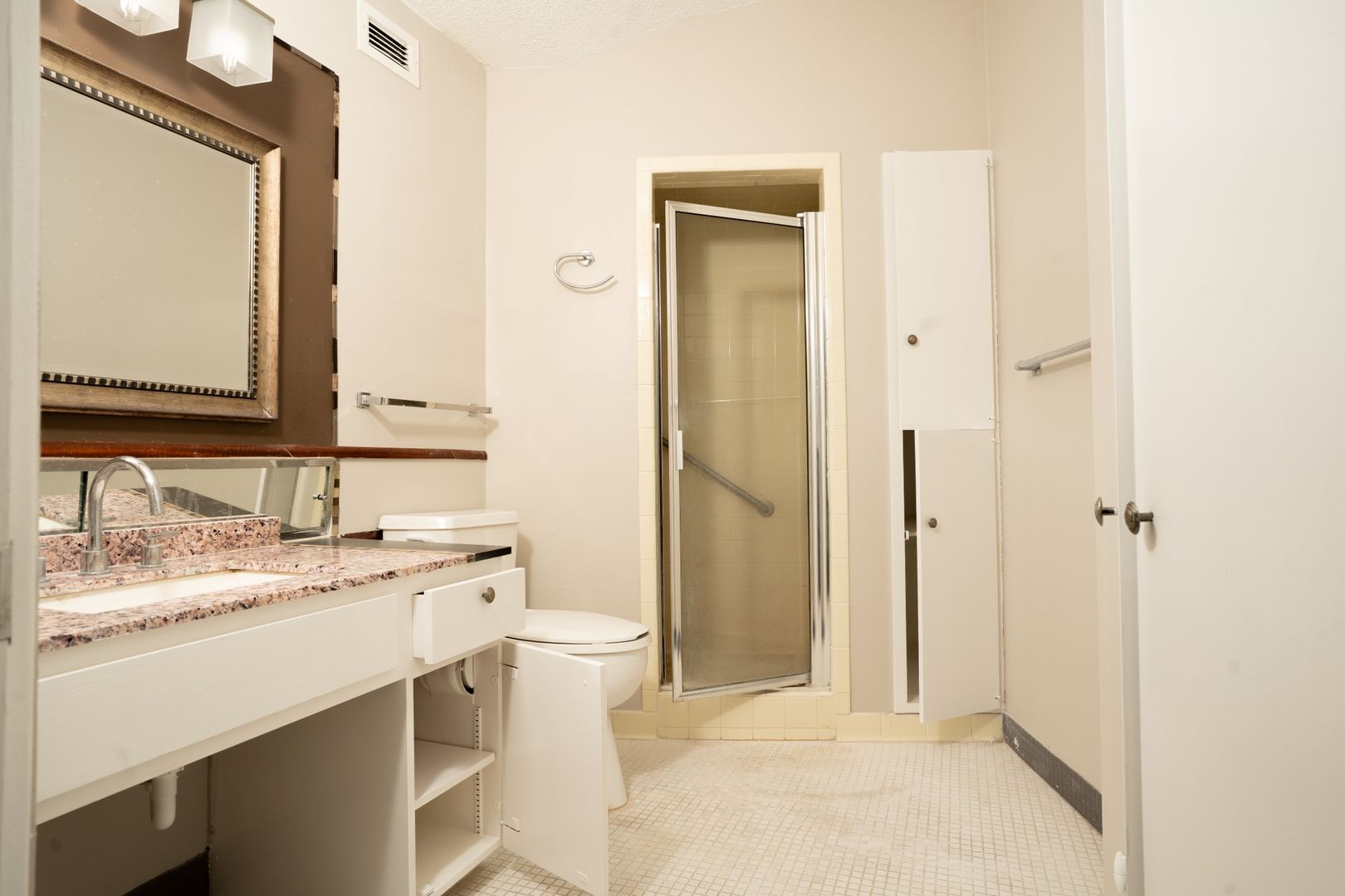 823 S Water St APT 5F, Corpus Christi, TX 78401 11 of 12