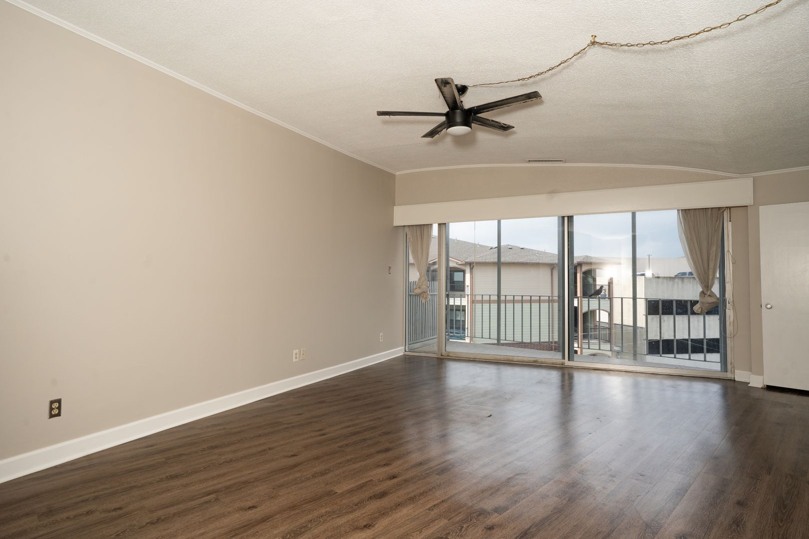 823 S Water St APT 5F, Corpus Christi, TX 78401 3 of 12