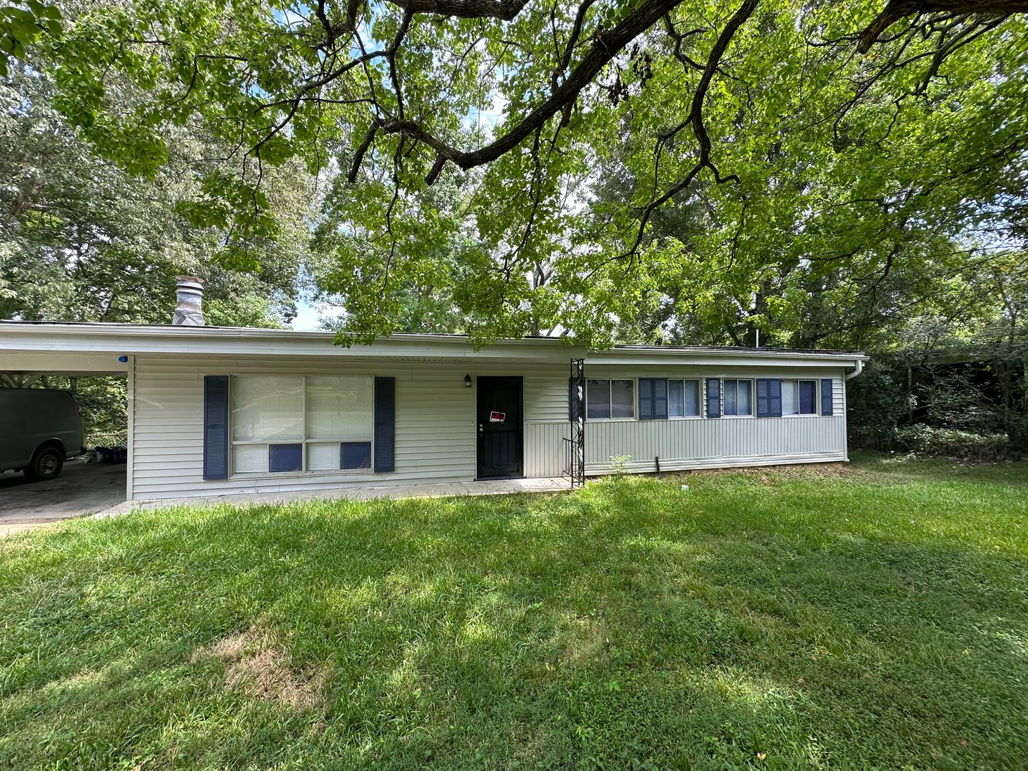 Jackson House: 2748 Woodside Drive