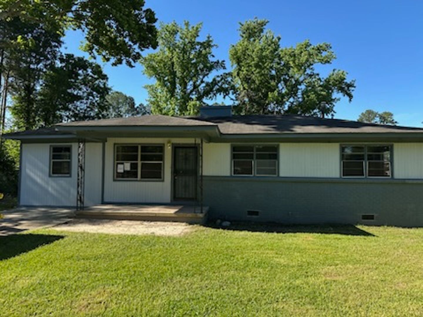 Pearl House: 2051 Carolyn Lane