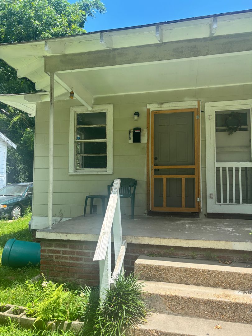 Jackson House: 1136 Wiggins Street