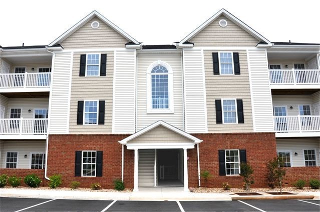 Lynchburg House: 100 Capstone Dr #102