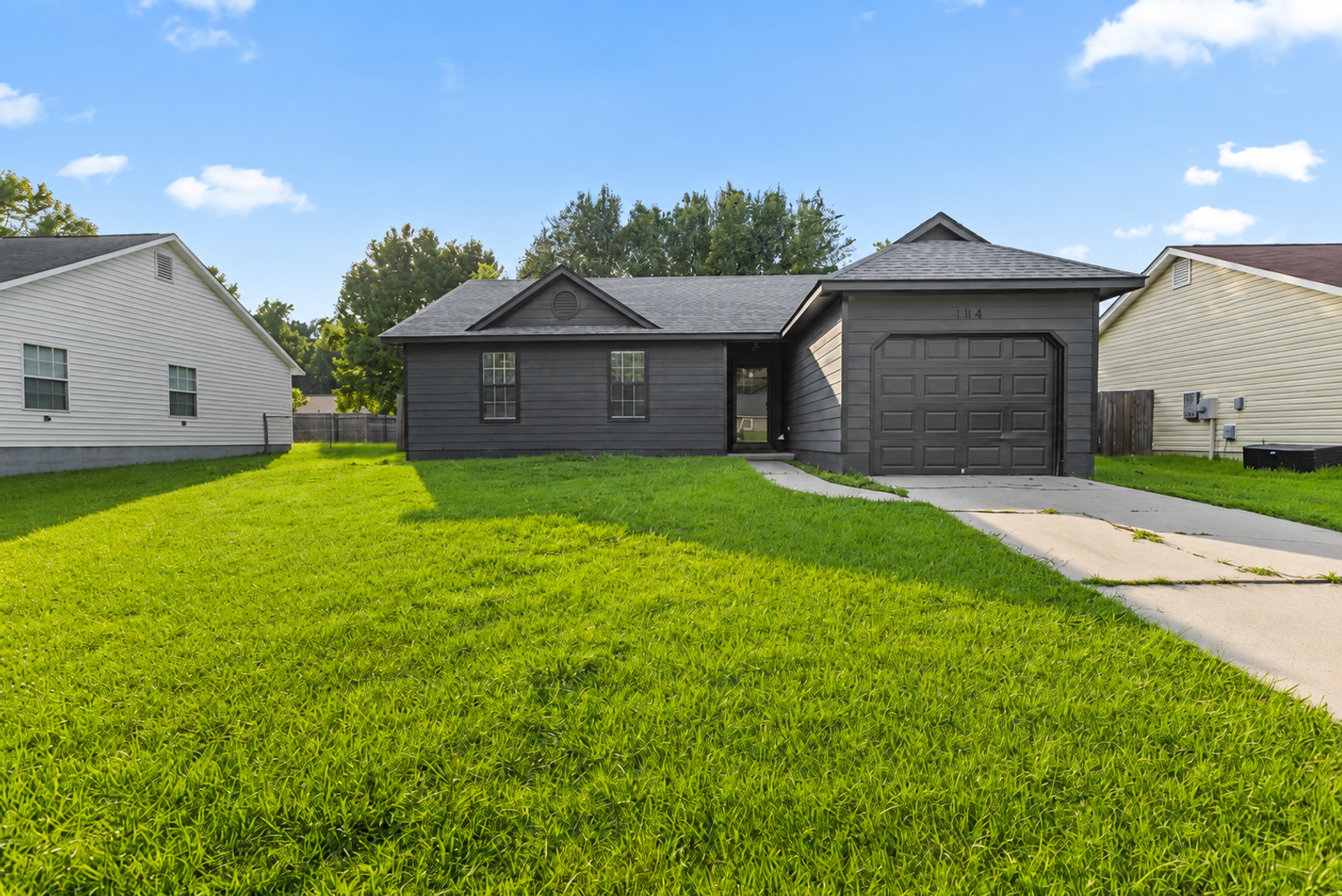 Jacksonville House: 484 Hunting Green Drive
