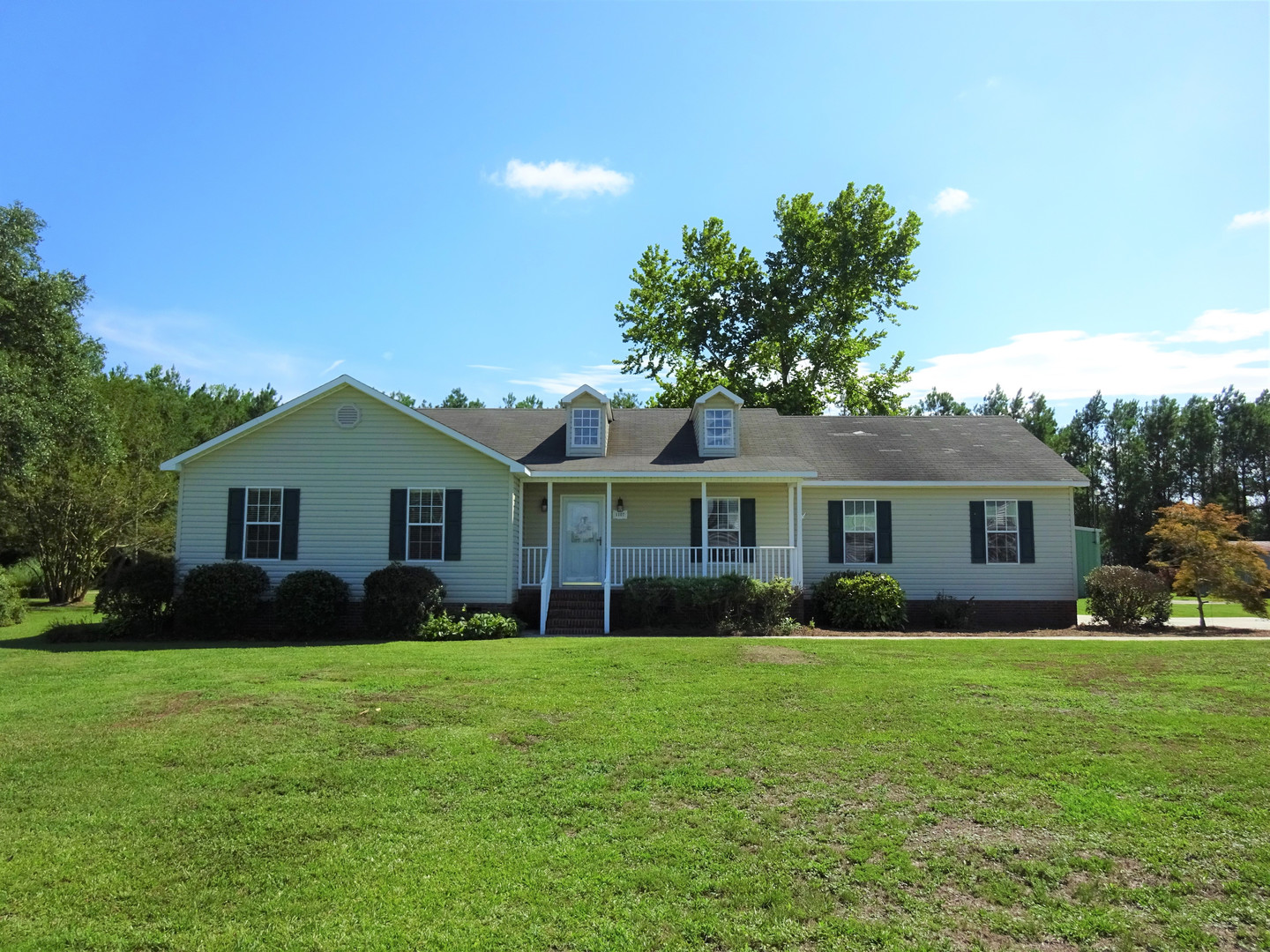 Jacksonville House: 1107 Onslow Pines Rd