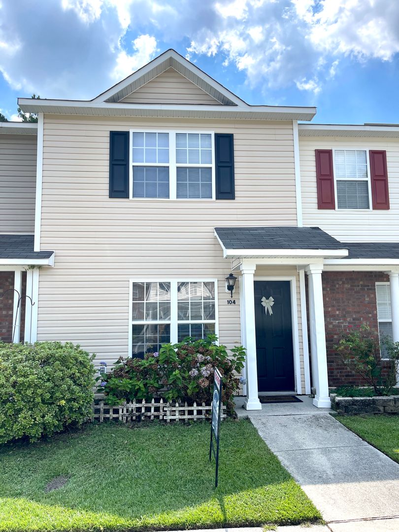 Jacksonville Townhome: 104 Meadow Brook Lane