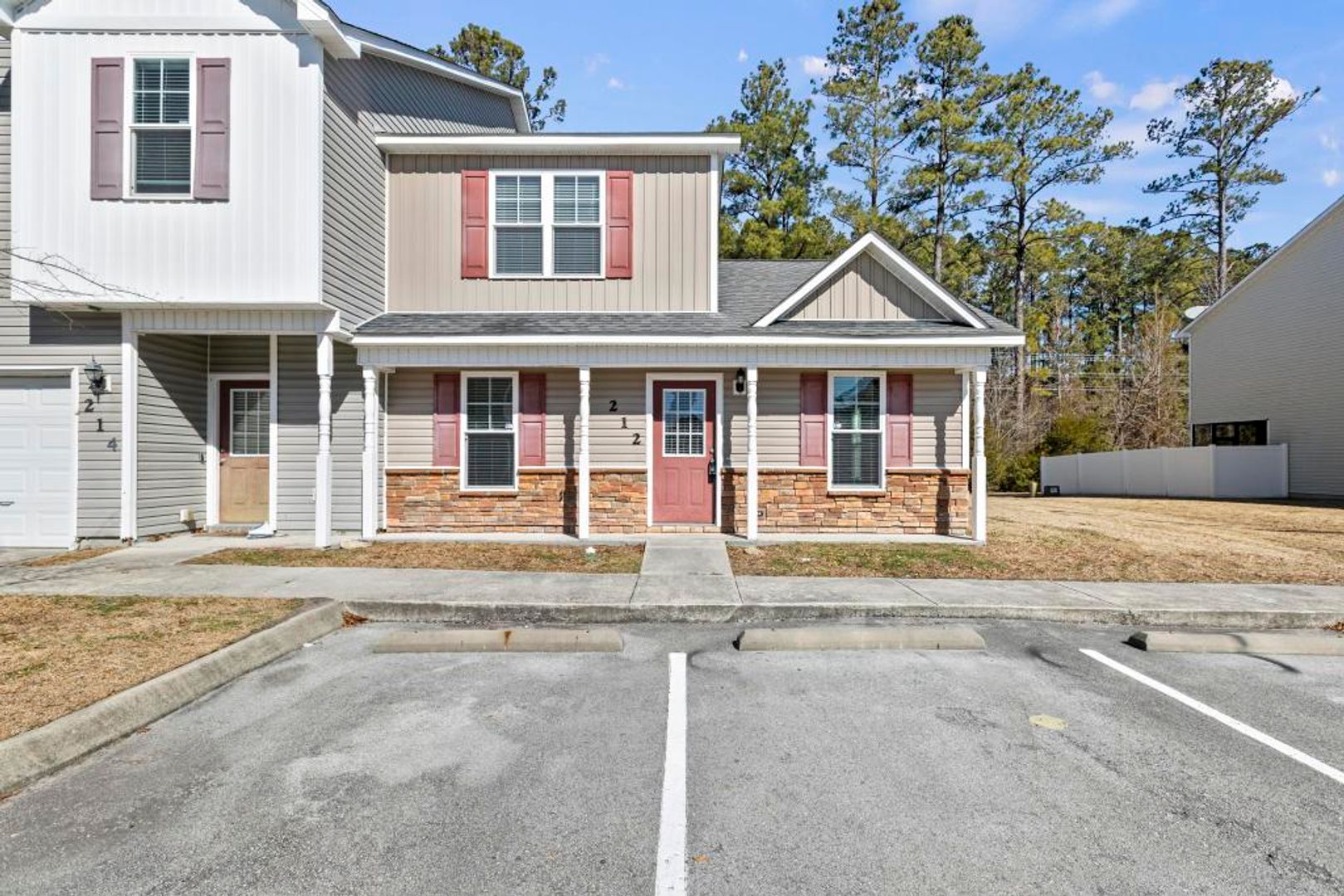 Jacksonville Townhome: 212 Caldwell Loop