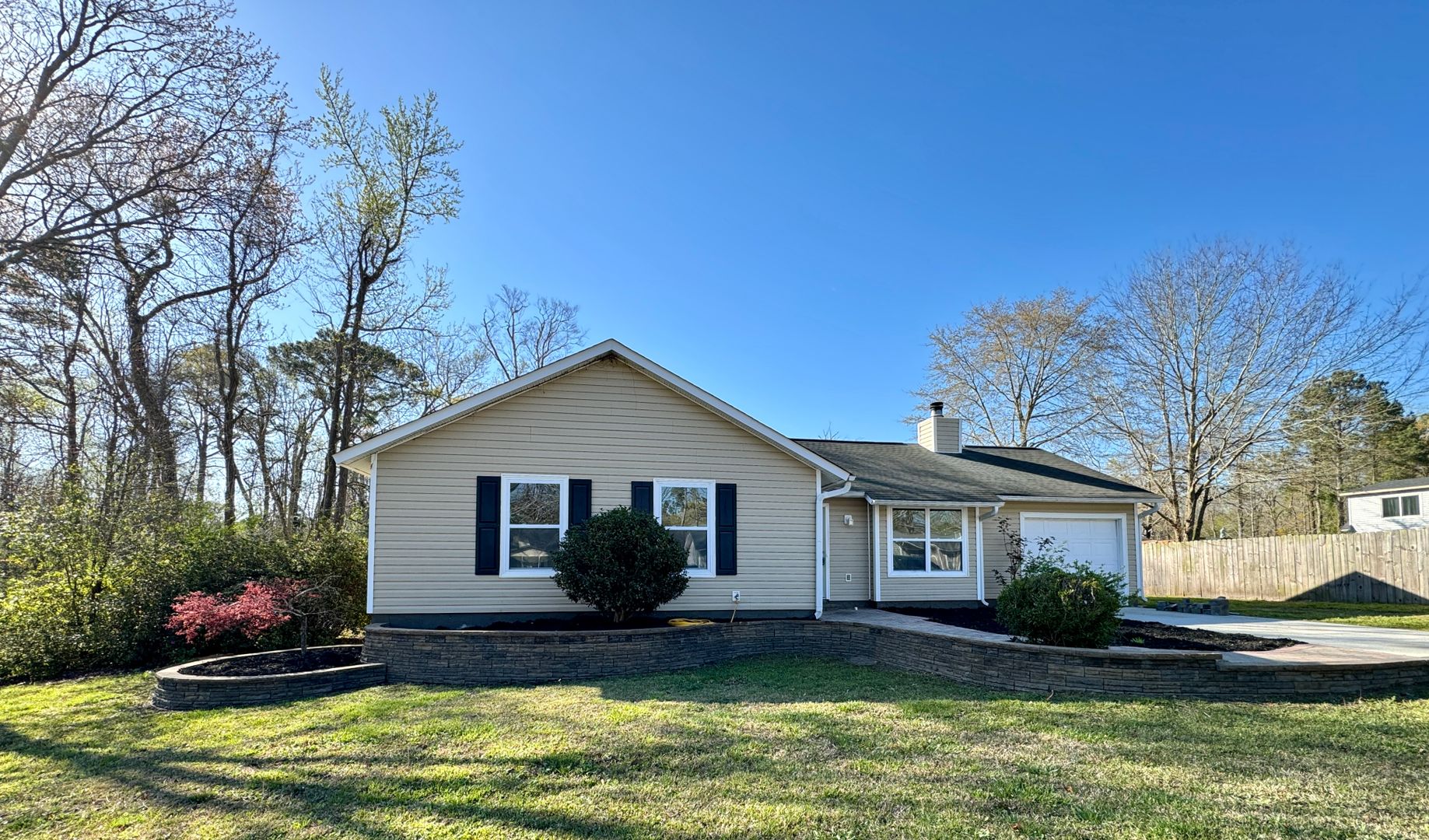 Jacksonville House: 833 Mill River Rd