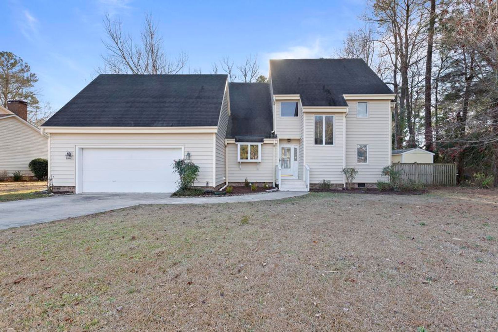 New Bern House: 221 Drake Landing