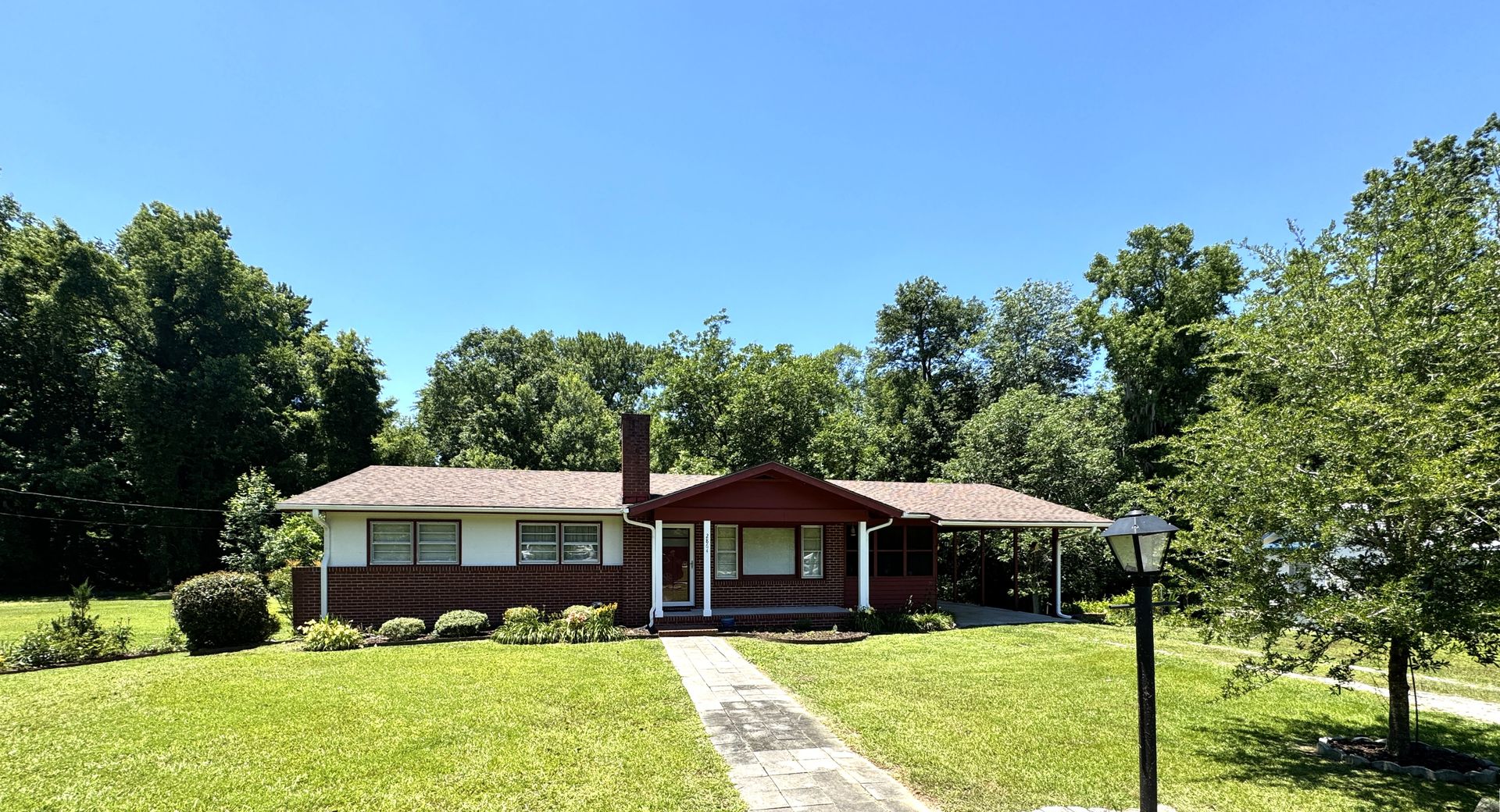 Jacksonville House: 2864 Wilmington Hwy