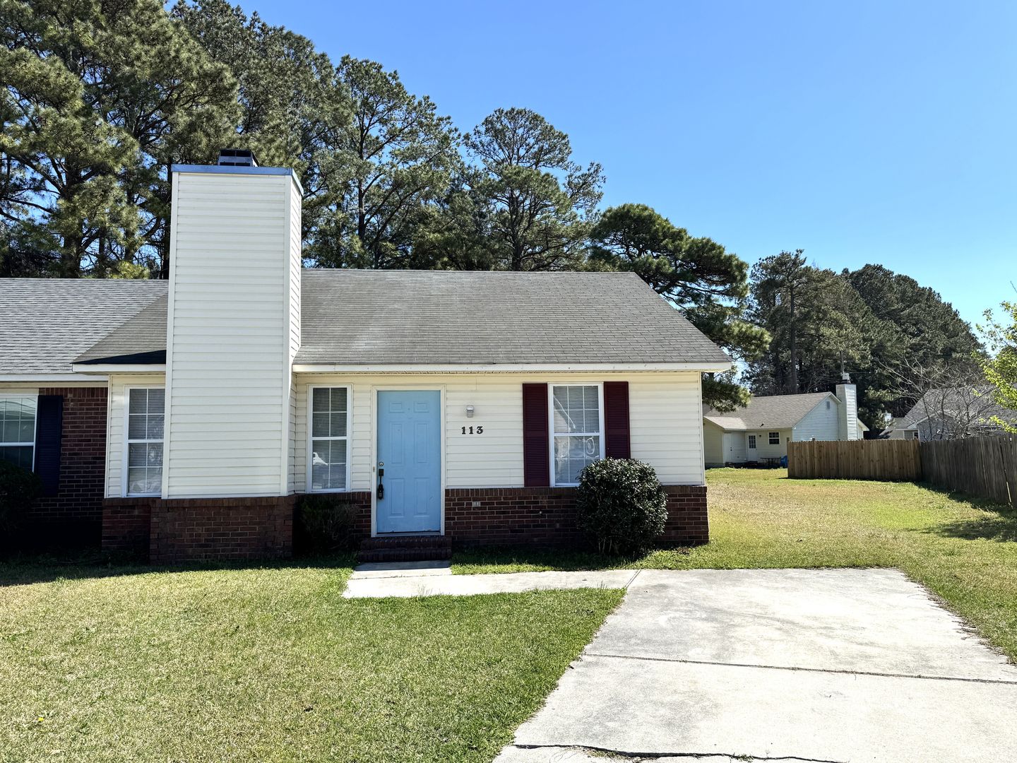 Midway Park Townhome: 113 Glenside Court