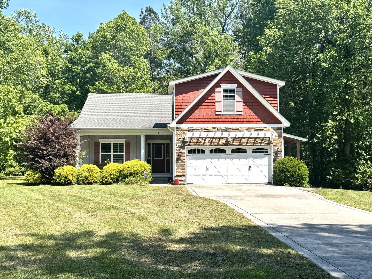 Hampstead House: 123 Vista Lane