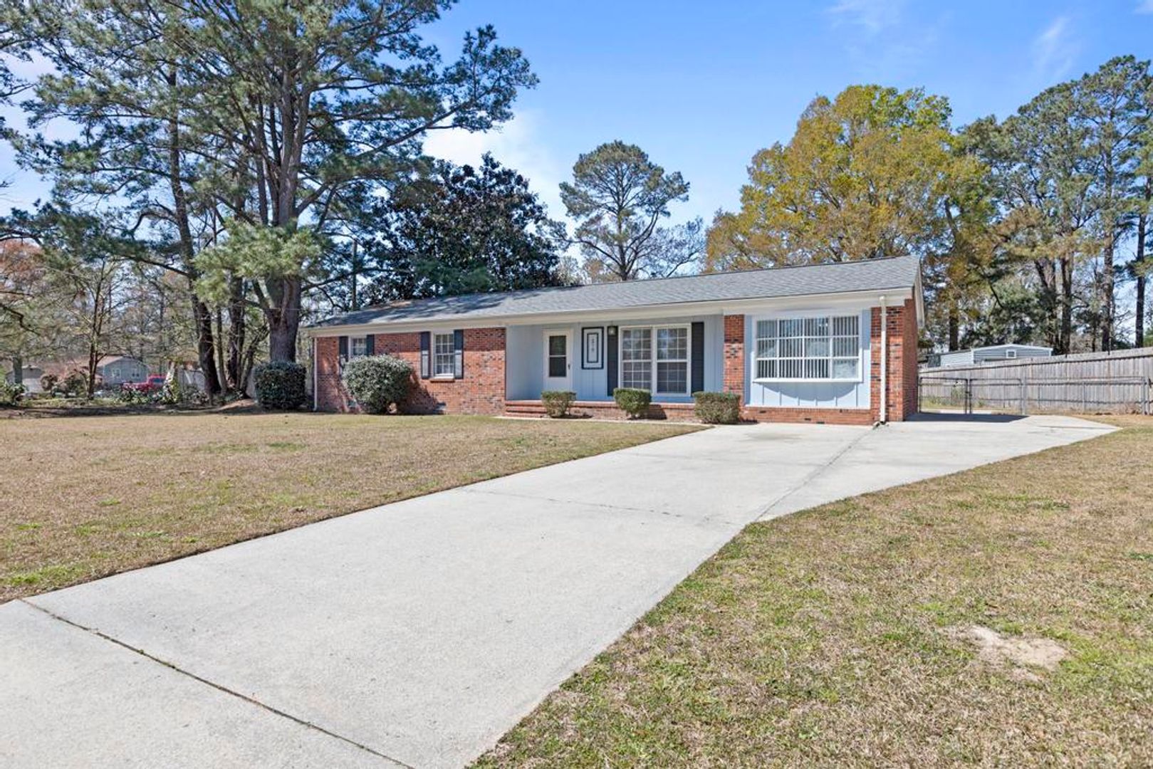 Jacksonville House: 219 Edgewood Drive