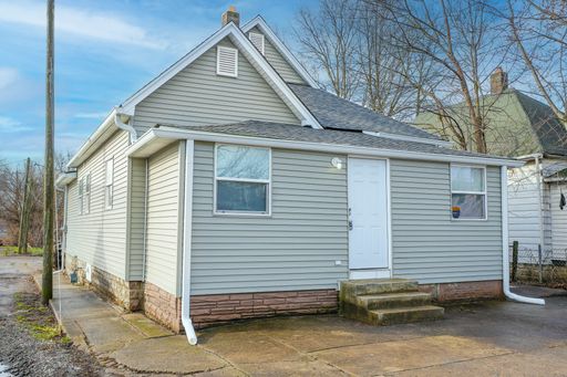 1/2 Off 3 bed 2 bath With Two Car Garage! – photo 1