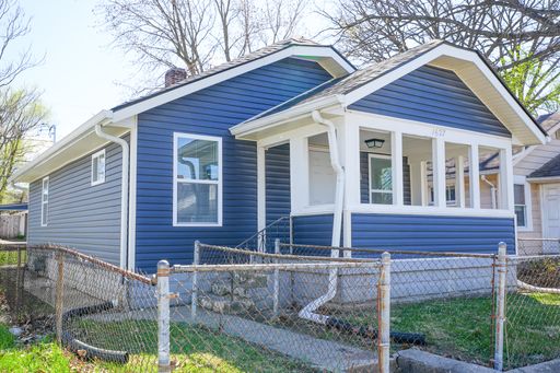 1/2 OFF FIRST MONTH RENT…..1627 Lawton Ave. / 2 bed 2 bath Ranch – photo 1