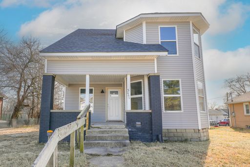1/2 Off 2/1 Near Historic Fountain Square! – photo 1
