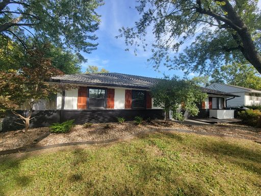 1235 Cherryfield Lane / 4 Bedroom 1 Bathroom in Greenwood Indiana – photo 1