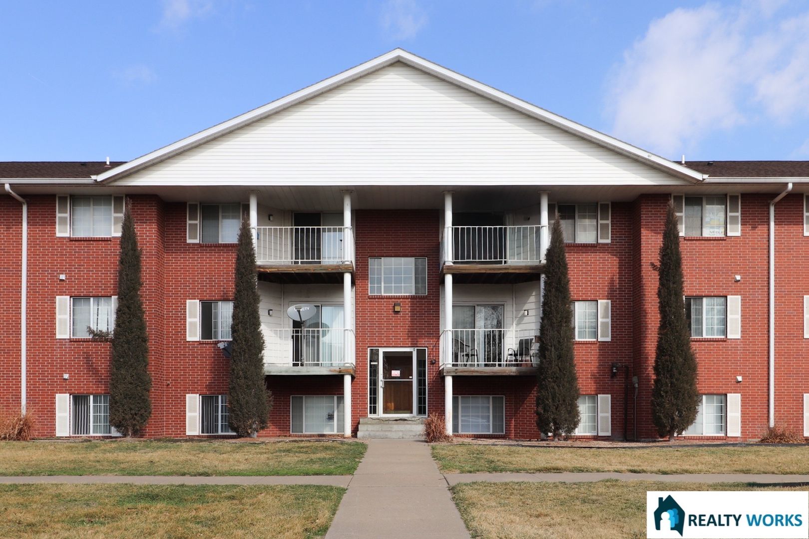 Lincoln Apartment: 1010 D St