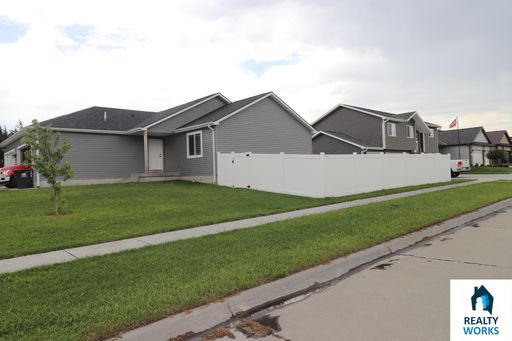 4 Bedroom, 3 bath townhome available Now! – photo 1