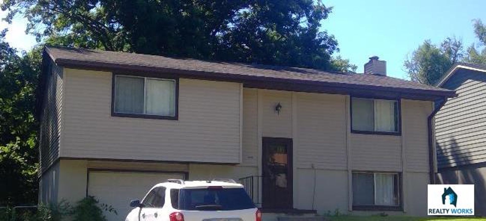 Lincoln House: 5042 Goldenrod Lane