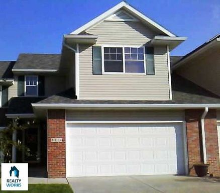 Lovely 3 bed Townhome! – photo 1