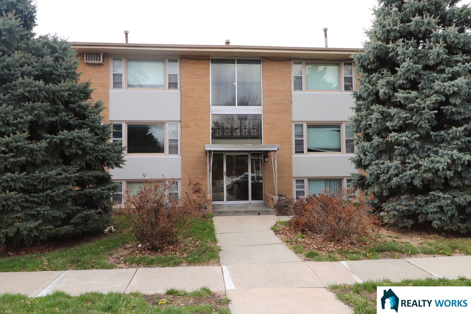 Lincoln Apartment: 2405 N 50th Street