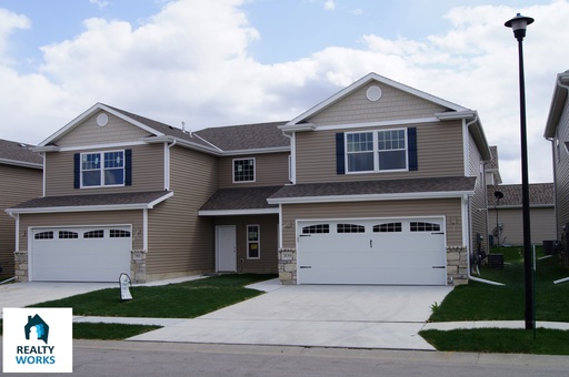 3 Bedroom Town House in North Lincoln! – photo 1