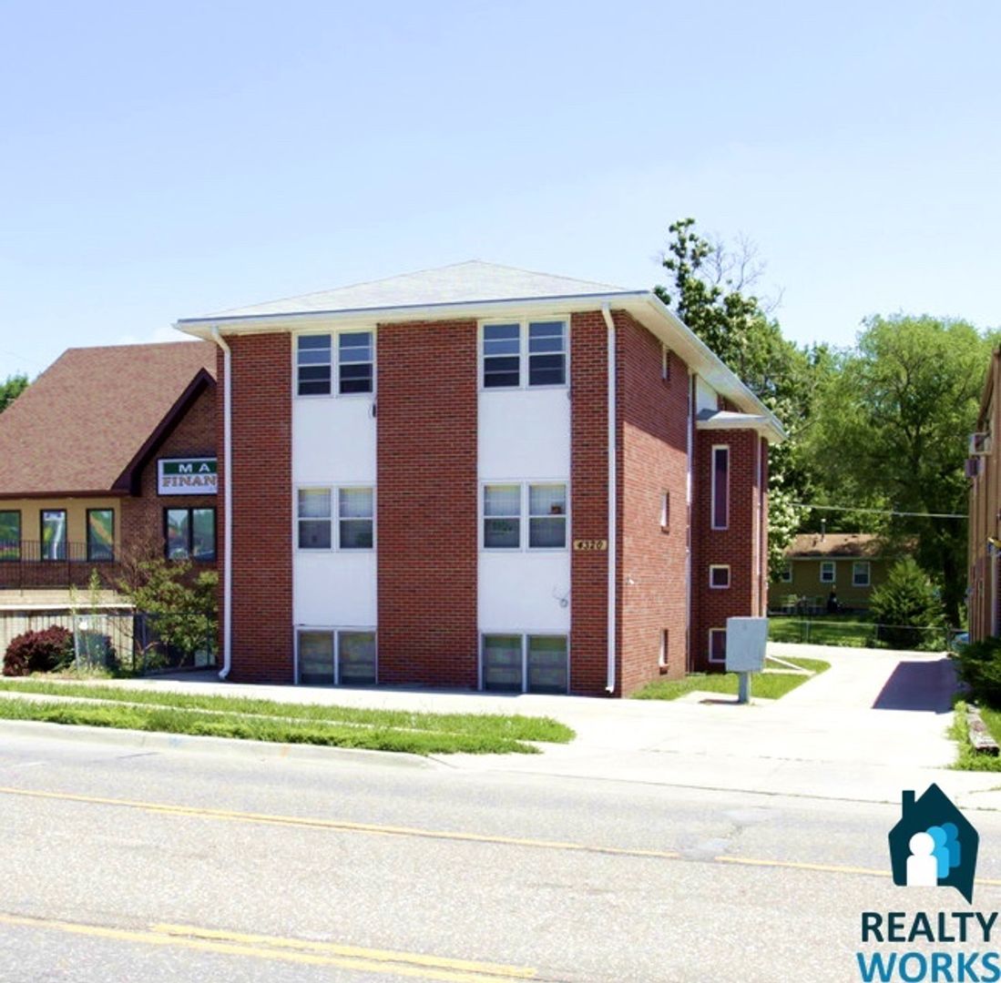 Lincoln Apartment: 4320 South 48th Street