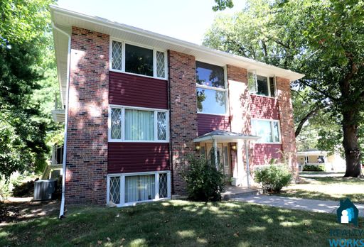 Two Bedroom Apartment Available! – photo 1