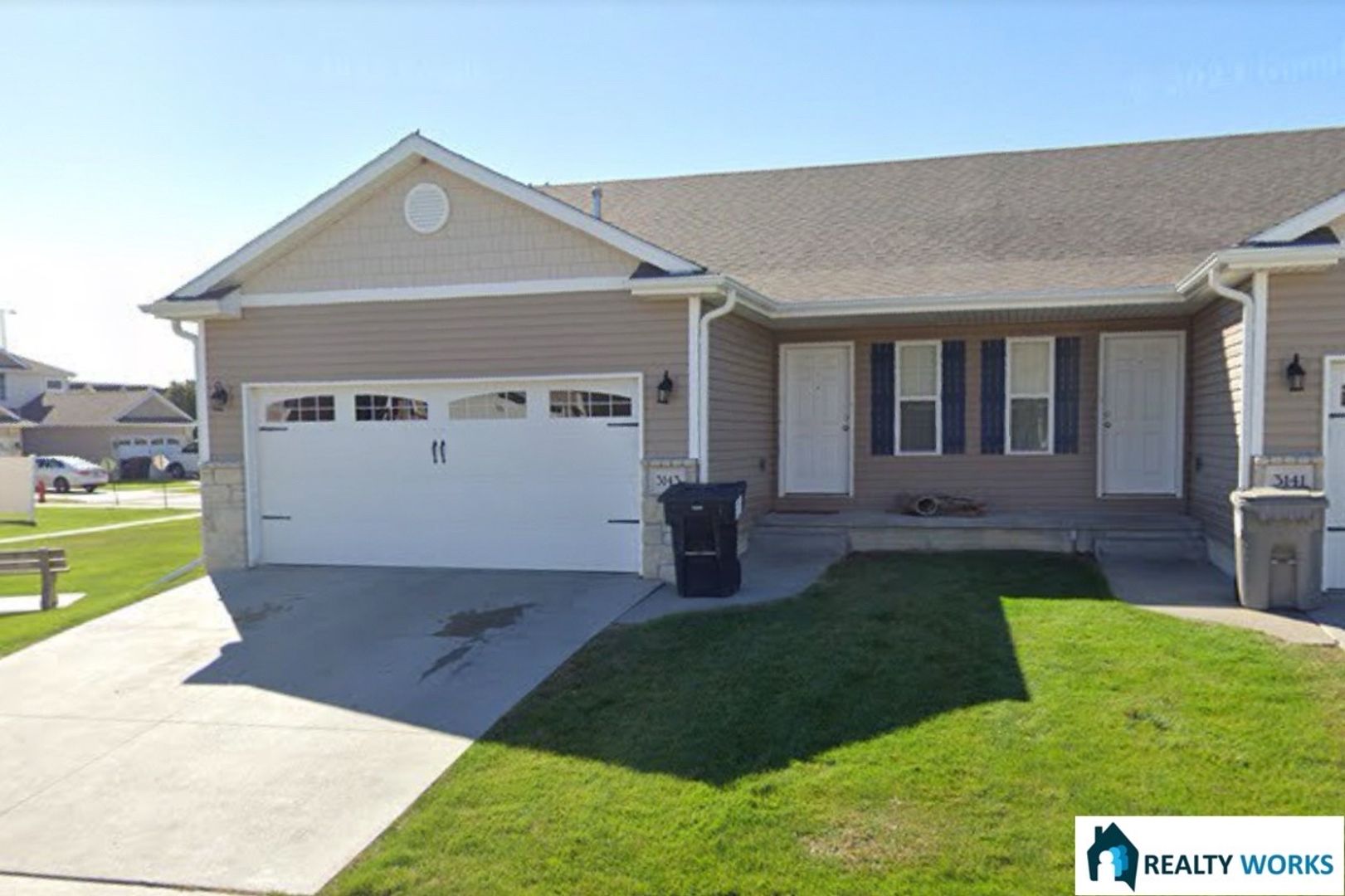 Lincoln House: 3143 King Ridge Blvd