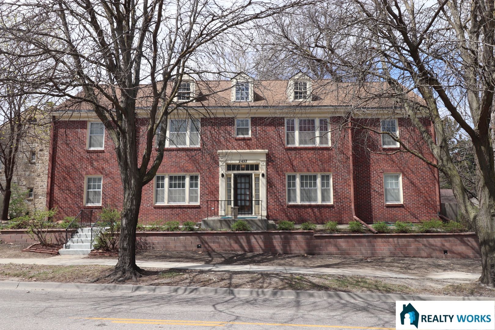 Lincoln Apartment: 2457 S 27