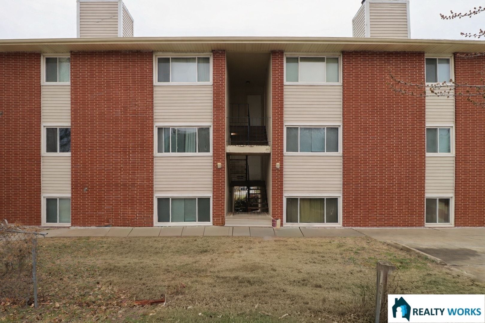 Lincoln Apartment: 2417 Vine