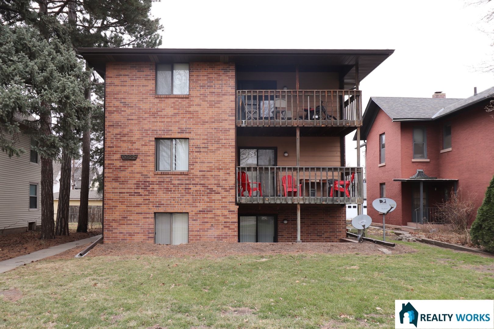 Lincoln Apartment: 1422 A St