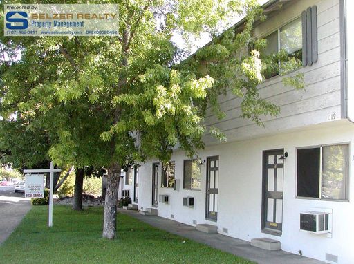 Comfortable 2 bd. townhome conveniently located near schools & shopping!