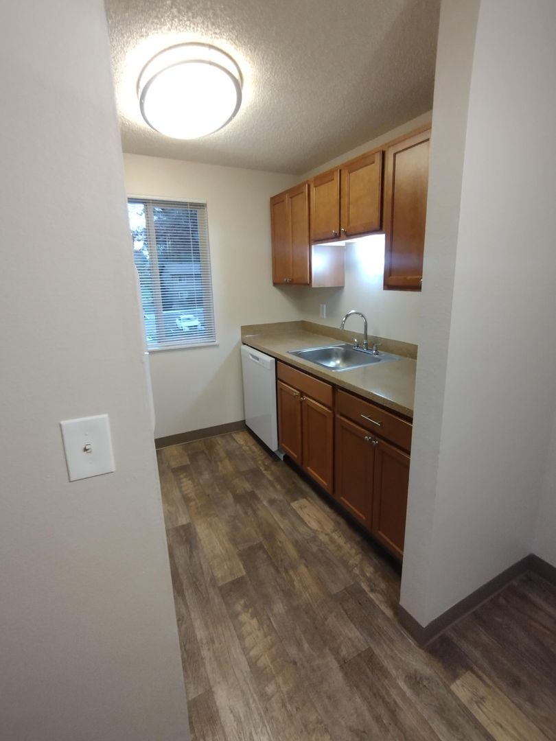 Tualatin Apartment: 19705 SW Boones Ferry Road