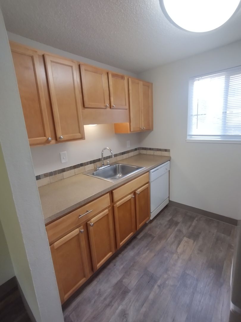 96 Chelan Apartments 1 of 15