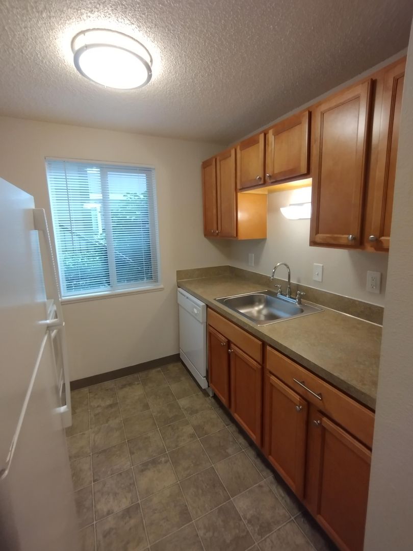 Tualatin Apartment: 19705 SW Boones Ferry Road