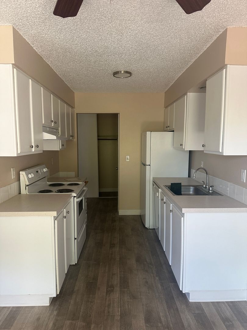 Woodburn Apartment: 770 Evergreen Road