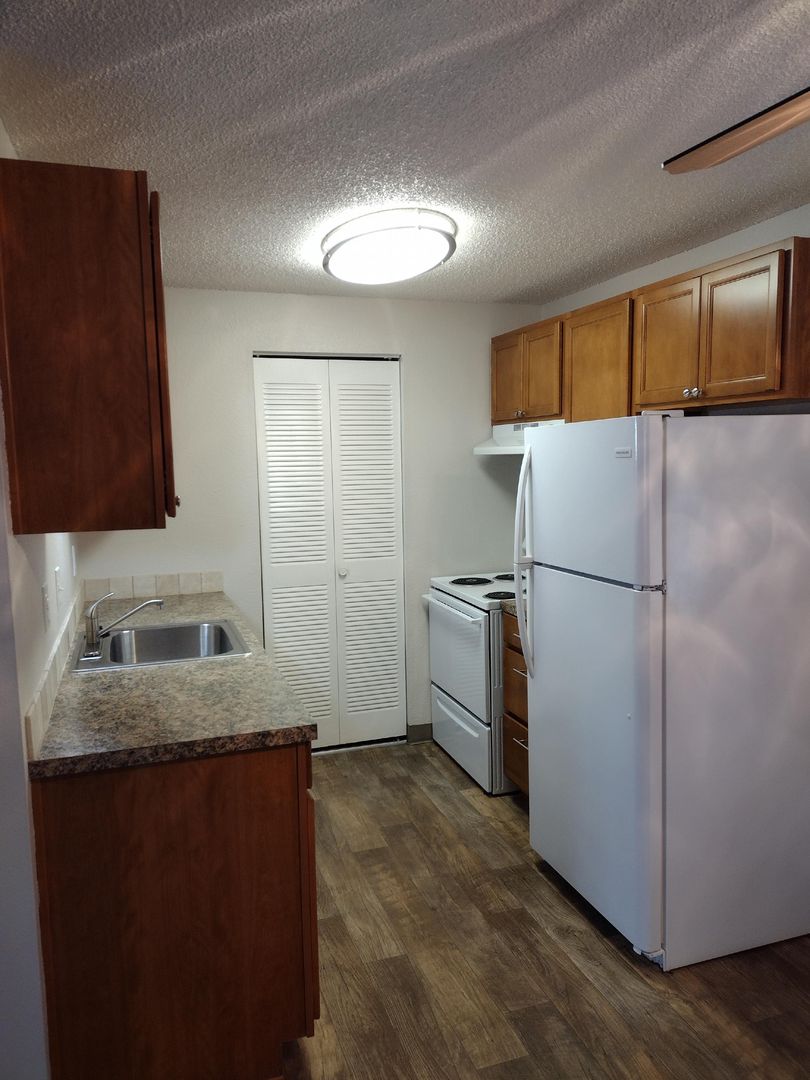 Tualatin Apartment: 19705 SW Boones Ferry Road