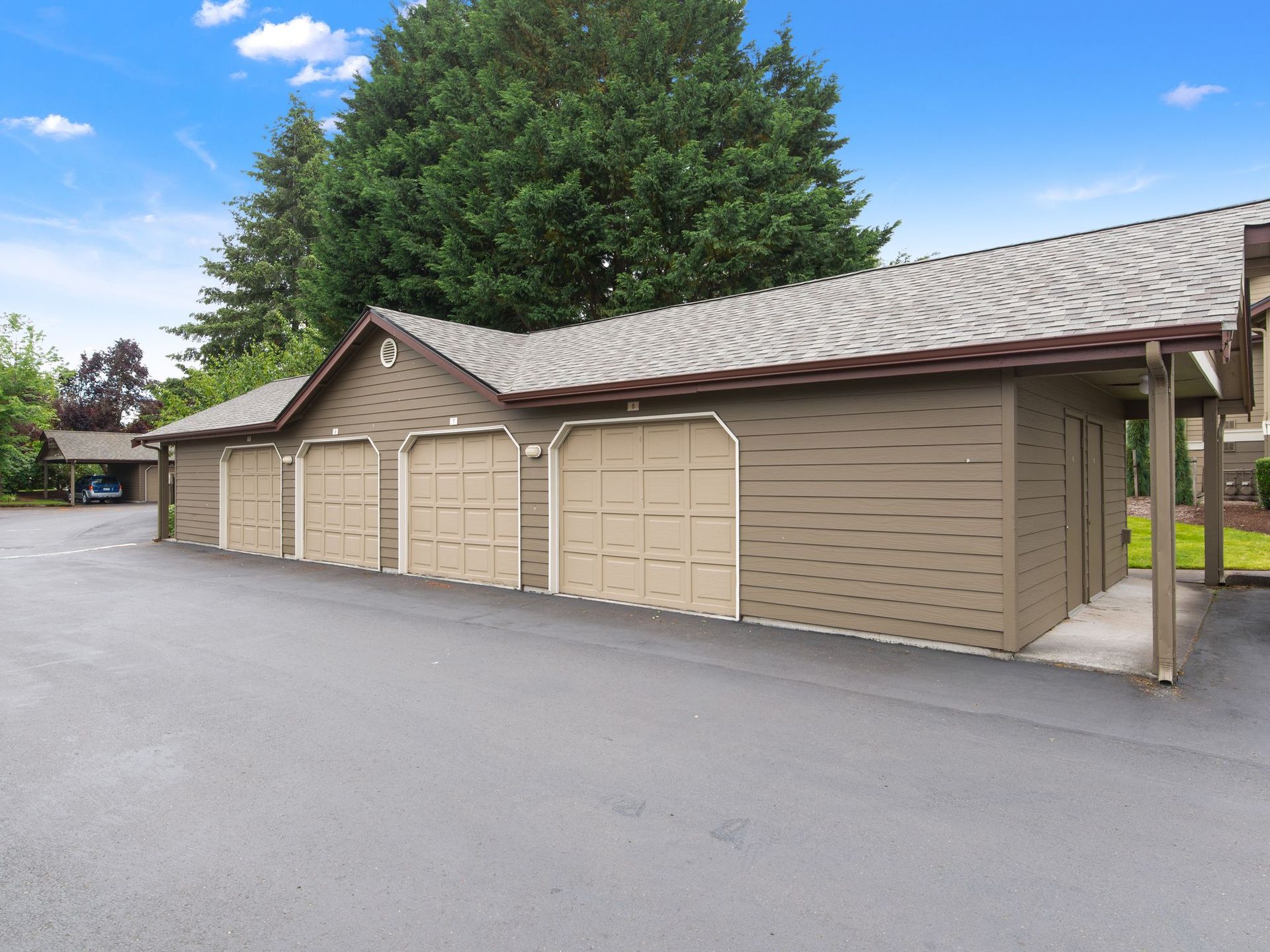 Parking at 303 Heatherwood Apartments