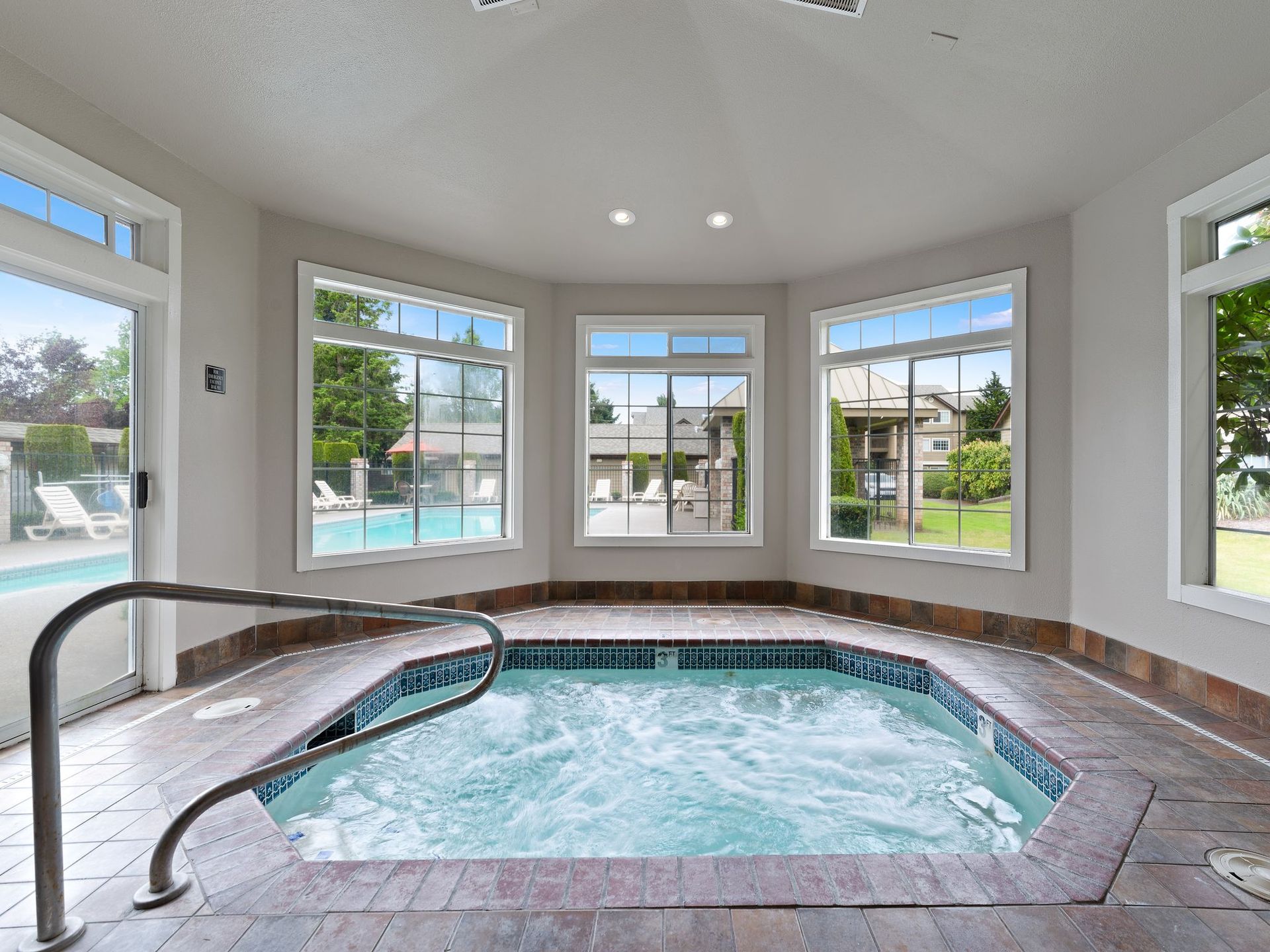 Spa at 303 Heatherwood Apartments