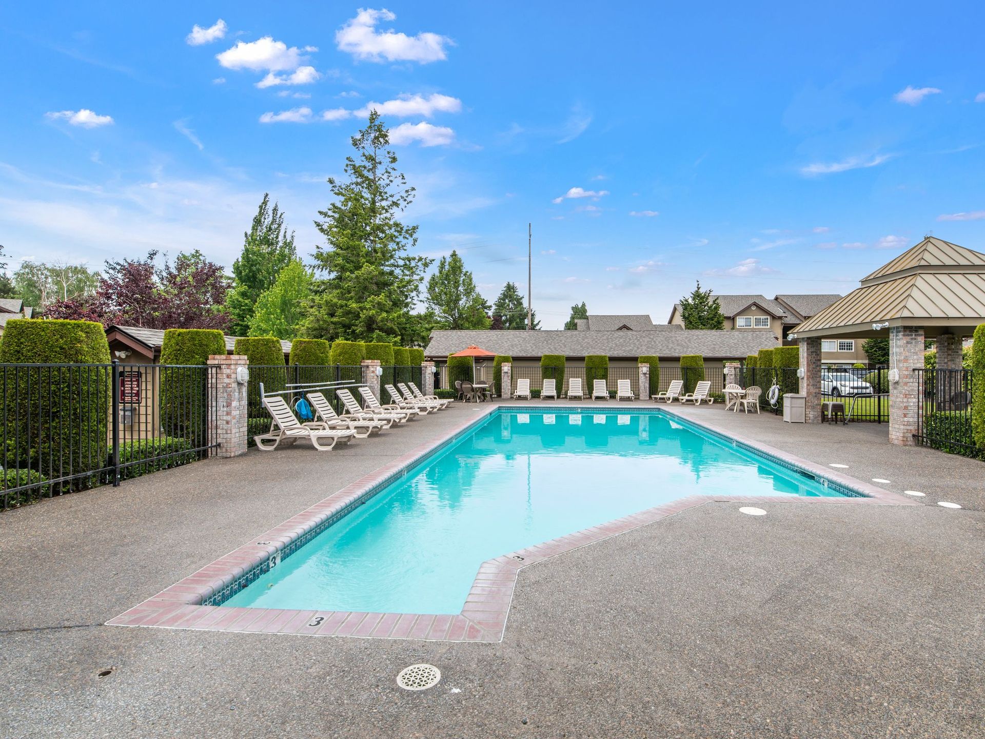 Pool at 303 Heatherwood Apartments (2 of 4)