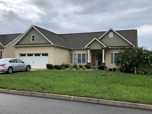 Lenoir City House: 490 Garnet Hill Lane